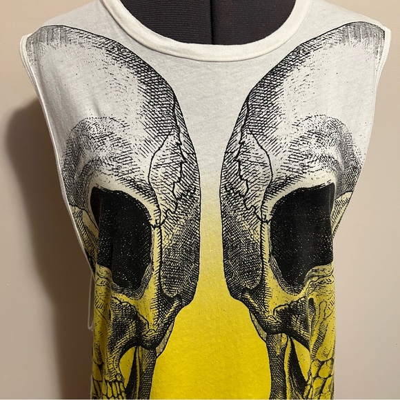 Truly Madly Deeply Graphic Skulls Muscle Tee Urban Outfitters - Picture 5 of 12